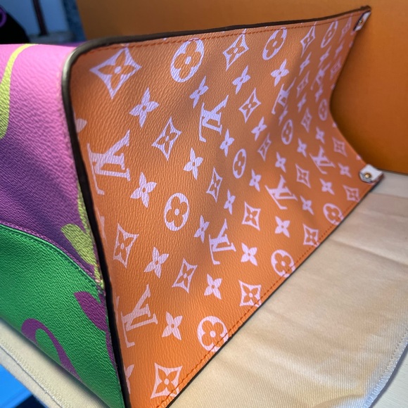 💚💜Louis Vuitton Limted Edition Giant Onthego GM Vert💜💚 - Picture 6 of 10